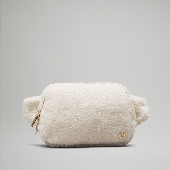 lululemon athletica Handbags - Lululemon Everywhere Belt Bag Large
2L Fleece